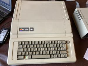 Apple IIe - picture 1