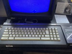 Amstrad  CPC6128 - picture 1